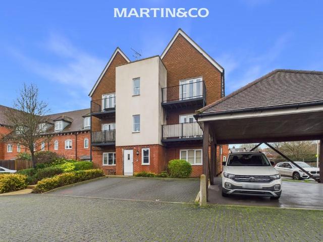 Flat for sale in Emmbrook, Wokingham