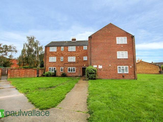 Flat for sale in Broxbourne, Hertfordshire