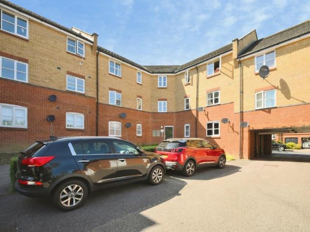 Flat for sale in Broxbourne, Hertfordshire