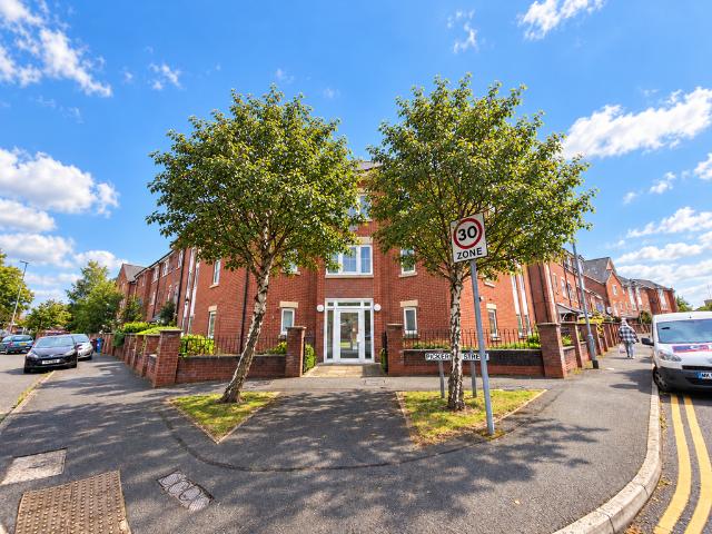 Flat for sale in Hulme, Manchester