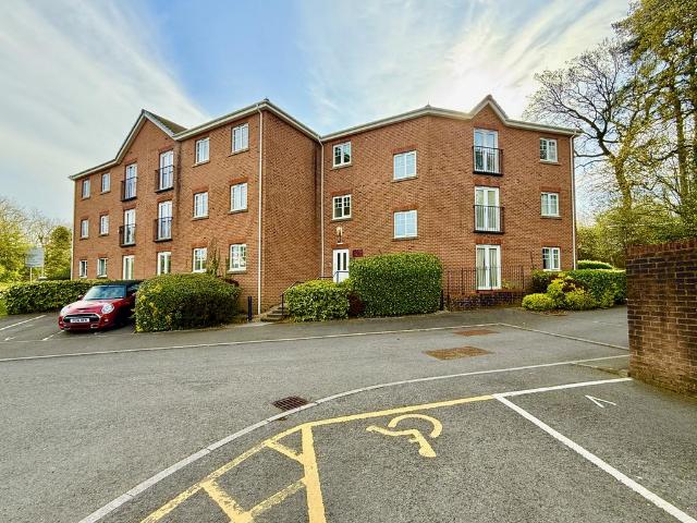 Flat for sale in Springfield, Pontllanfraith