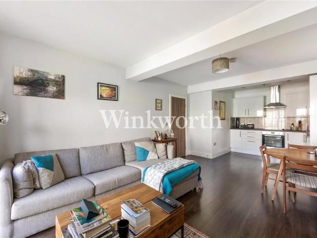 Flat for sale in Tottenham Hale, Greater London