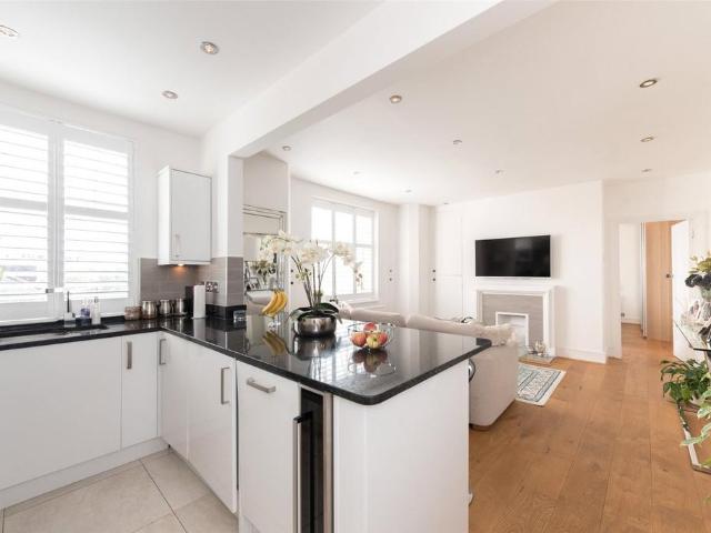 Flat for sale in Belsize Park, Greater London
