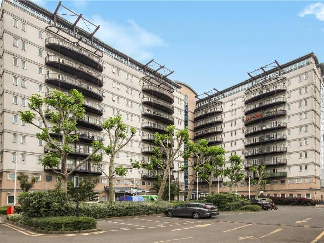 Flat for sale in Stratford Marsh, Greater London