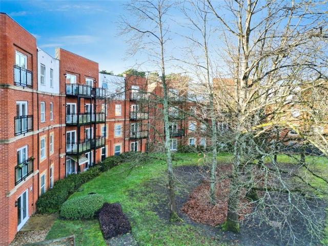 Flat for sale in Buckler's Park, Crowthorne
