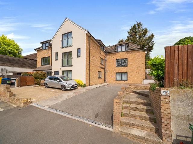 Flat for sale in Barnehurst, Greater London