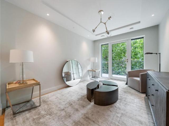 Flat for sale in Westminster, Greater London