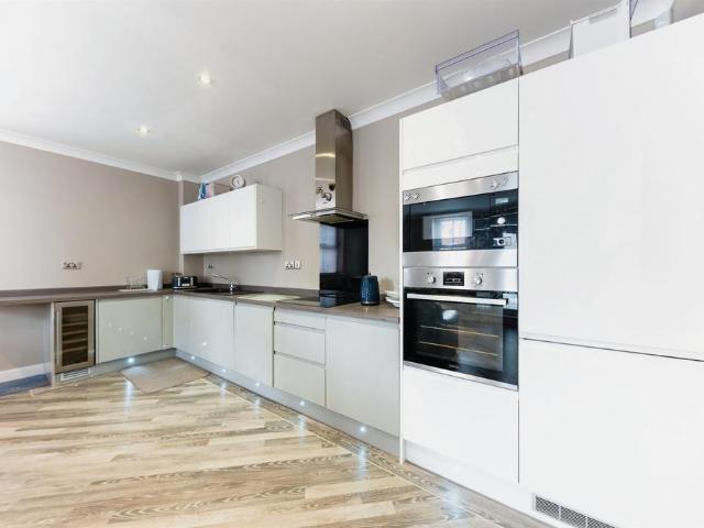 Flat for sale in Old Town, Hull