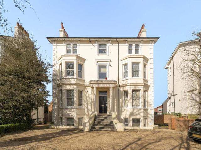 Flat for sale in London Borough of Croydon, Upper Norwood