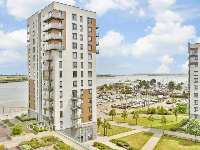 Flat for sale in Brompton, Gillingham