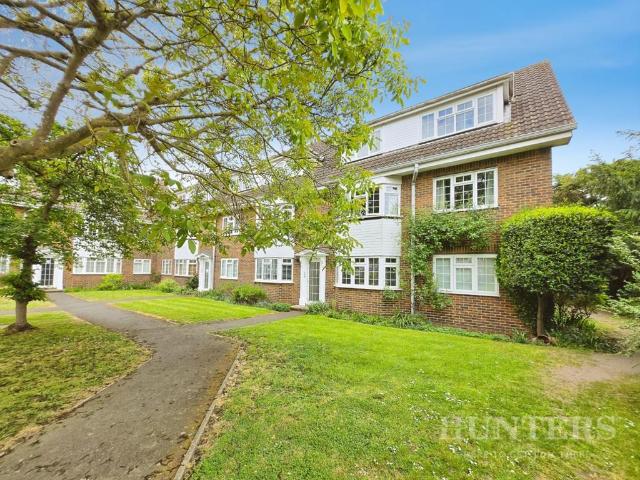 Flat for sale in The Wrythe, Greater London