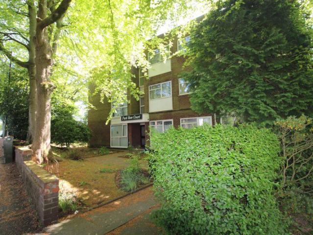 Flat for sale in Heaton Park, Bury