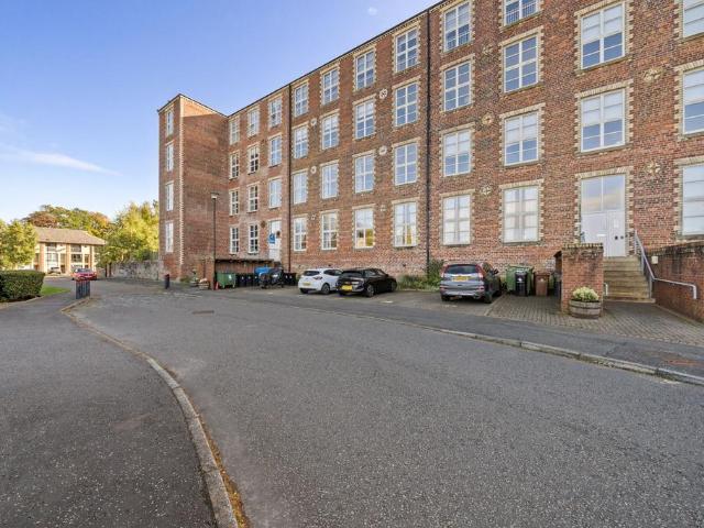 Flat for sale in Torbrex, Cambusbarron