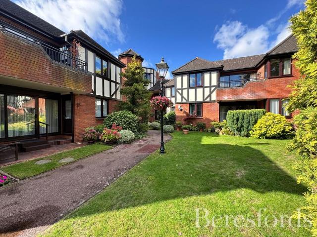 Flat for sale in Emerson Park, Greater London