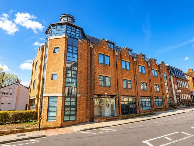 Flat for sale in St Albans, Five Acres