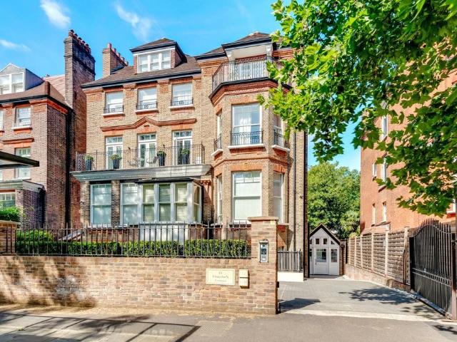 Flat for sale in Belsize Park, Greater London