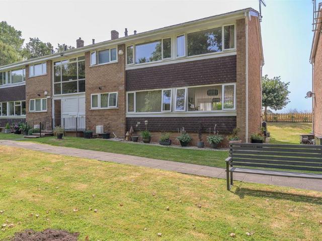 Flat for sale in Bromsgrove, Worcestershire