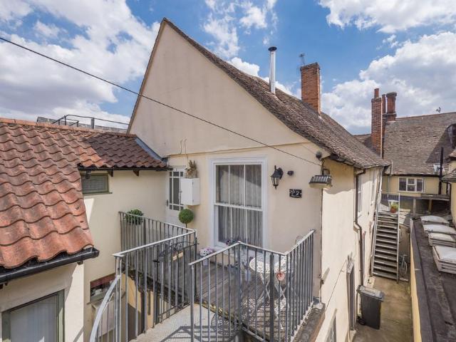 Flat for sale in Sudbury, Chelmondiston