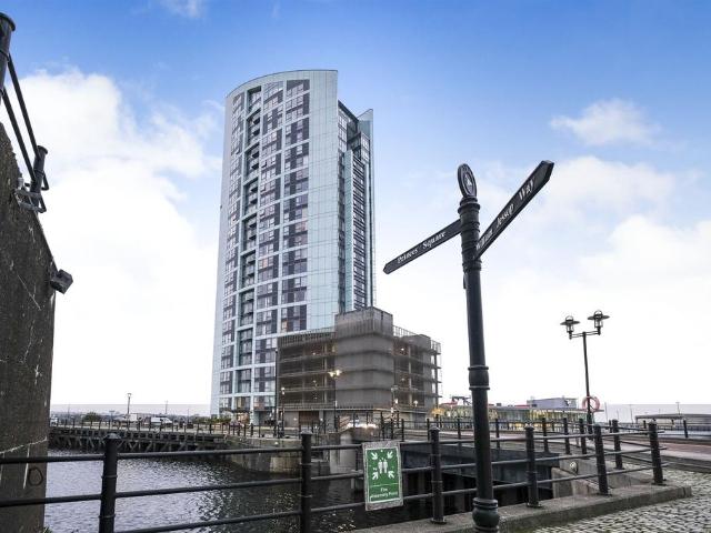Flat for sale in Calderstones