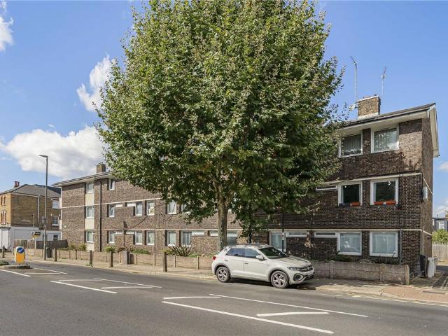 Flat for sale in Earlsfield, Greater London