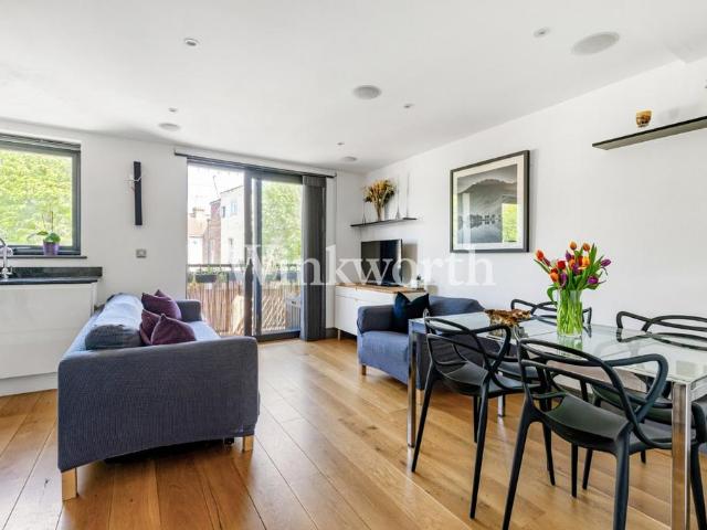 Flat for sale in Scotch Estate, Hornsey