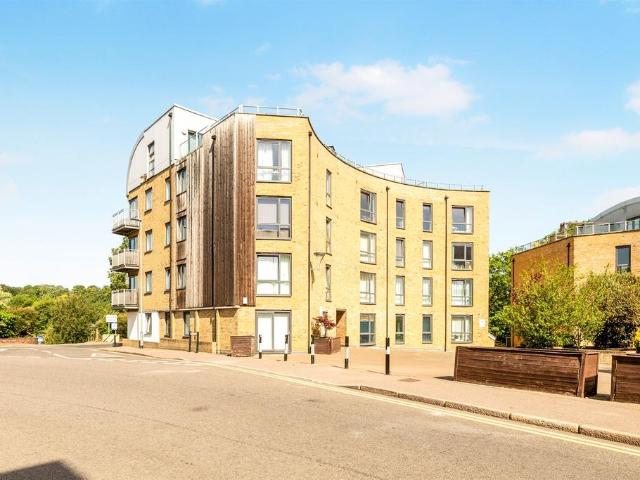 Flat for sale in Hertford, Colliers End