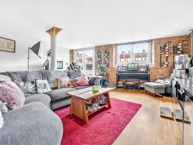 Flat for sale in Rotherhithe, Greater London
