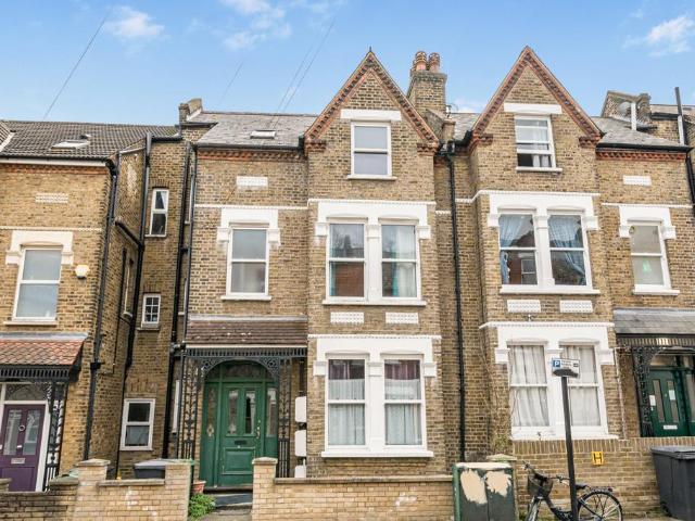 Flat for sale in West Norwood, Greater London