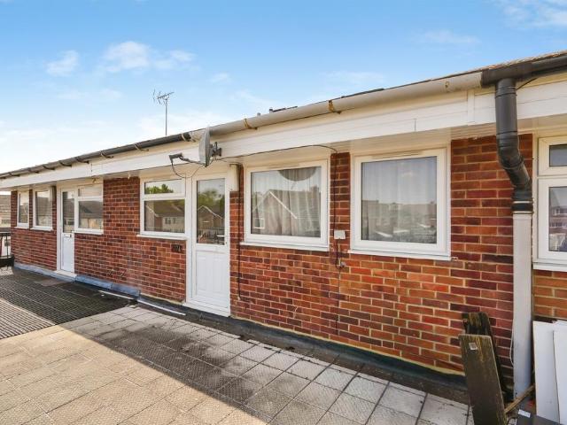 Flat for sale in Berrick Salome, Oxfordshire