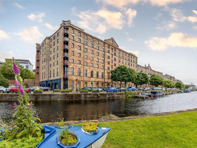 Flat for sale in Rockvilla, Scotland