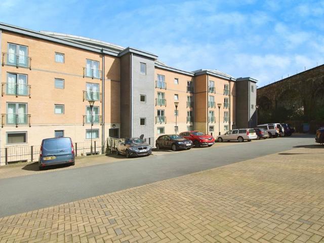 Flat for sale in Thornton Lodge, Huddersfield