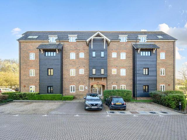 Flat for sale in Greater London
