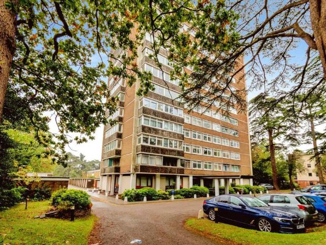 Flat for sale in Glen Eyre, Southampton