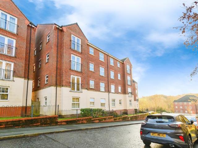 Flat for sale in Chapel Field, Bury