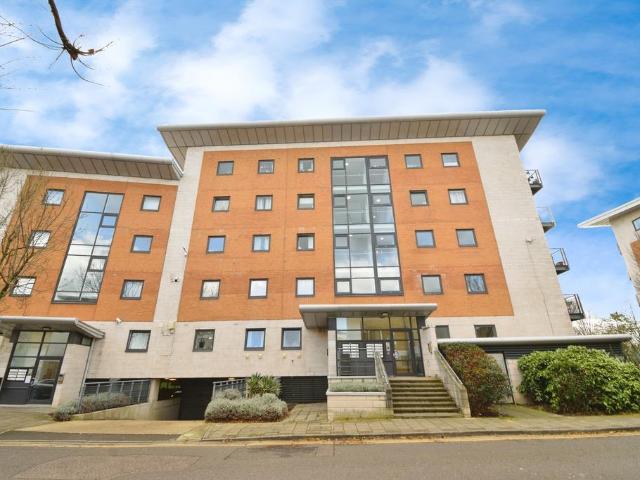 Flat for sale in Reach, Greater London