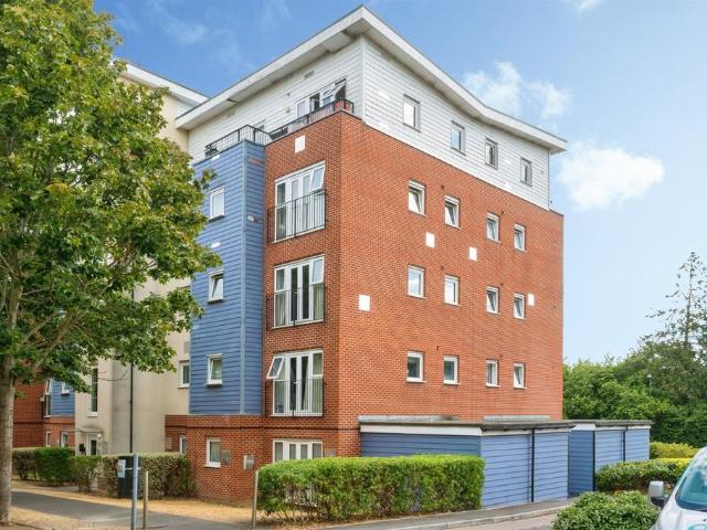 Flat for sale in Helford, Hampshire