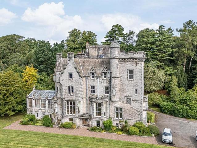 Flat for sale in Carnock, Scotland