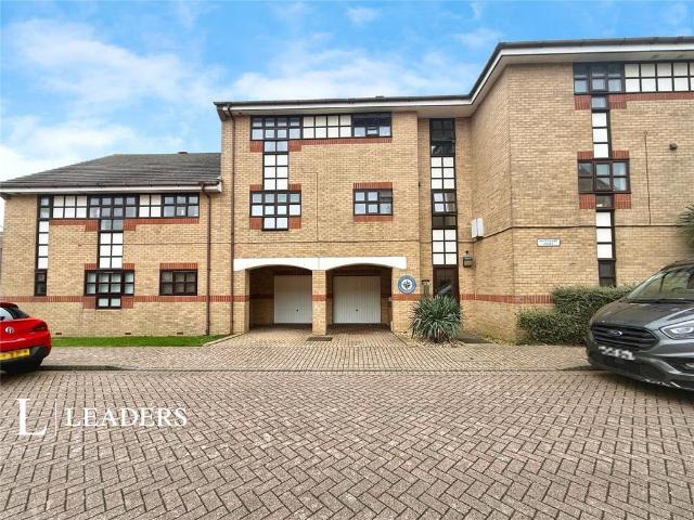 Flat for sale in Fishersgate, West Sussex