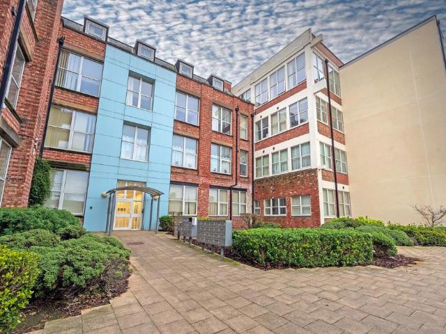 Flat for sale in Leisure Village, Kettering