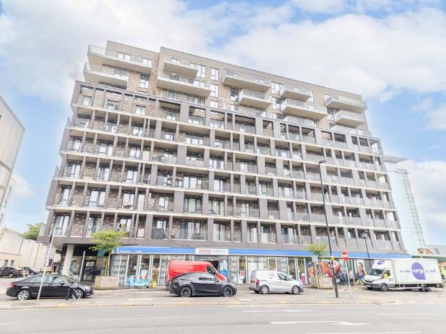 Flat for sale in Slough