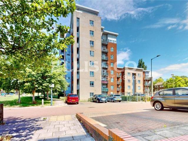 Flat for sale in Preston, Greater London