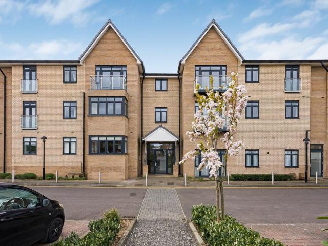 Flat for sale in Fretherne, Hertfordshire