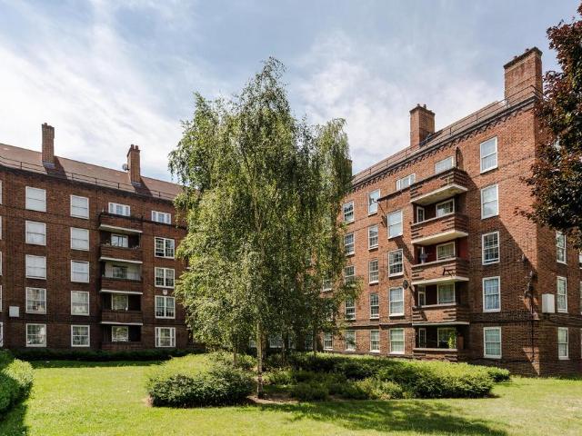 Flat for sale in Clapton, Lower Clapton