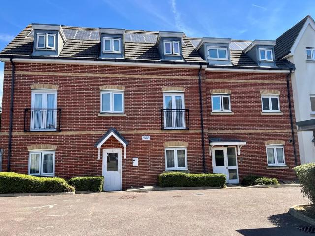 Flat for sale in Harold Hill, Greater London