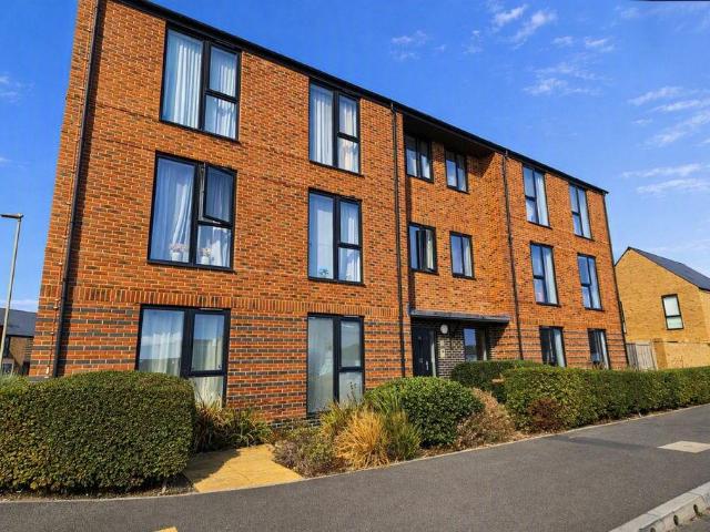 Flat for sale in Lee-on-the-Solent, Middlecroft