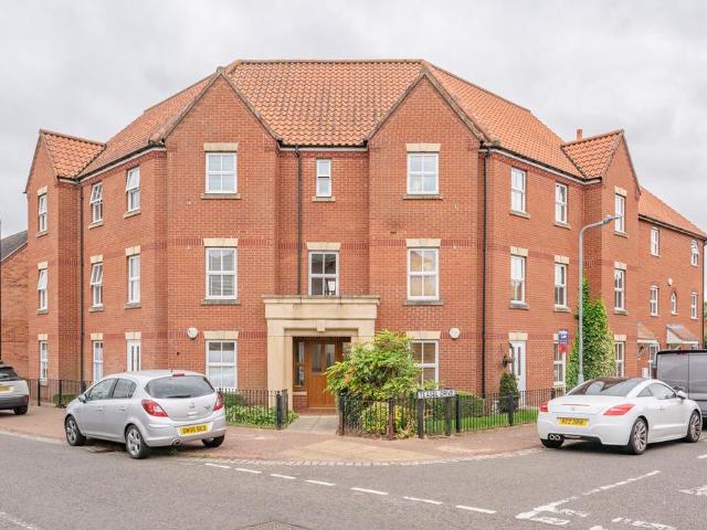 Flat for sale in Desborough