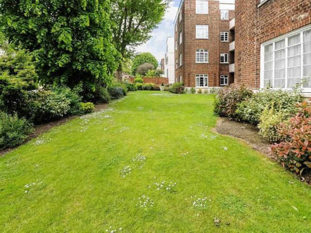 Flat for sale in Maida Vale, Greater London