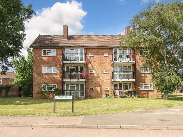 Flat for sale in Highfield, Pouchen End