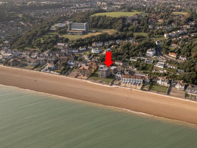 Flat for sale in Golden Valley, Folkestone