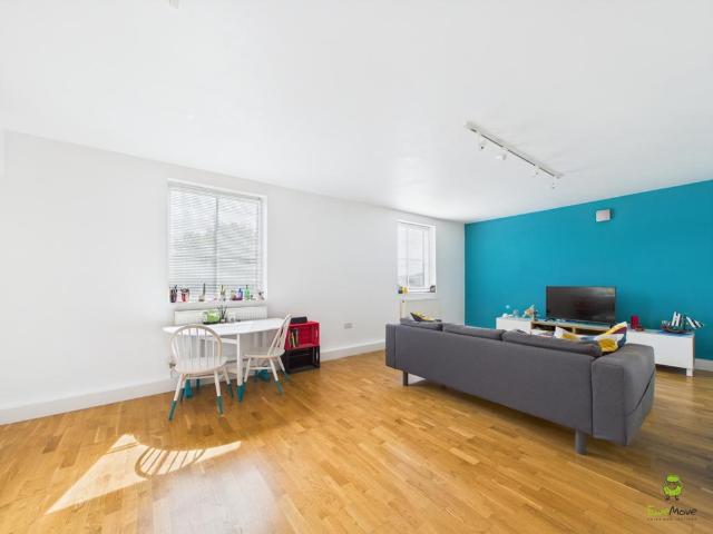 Flat for sale in Welling, Greater London